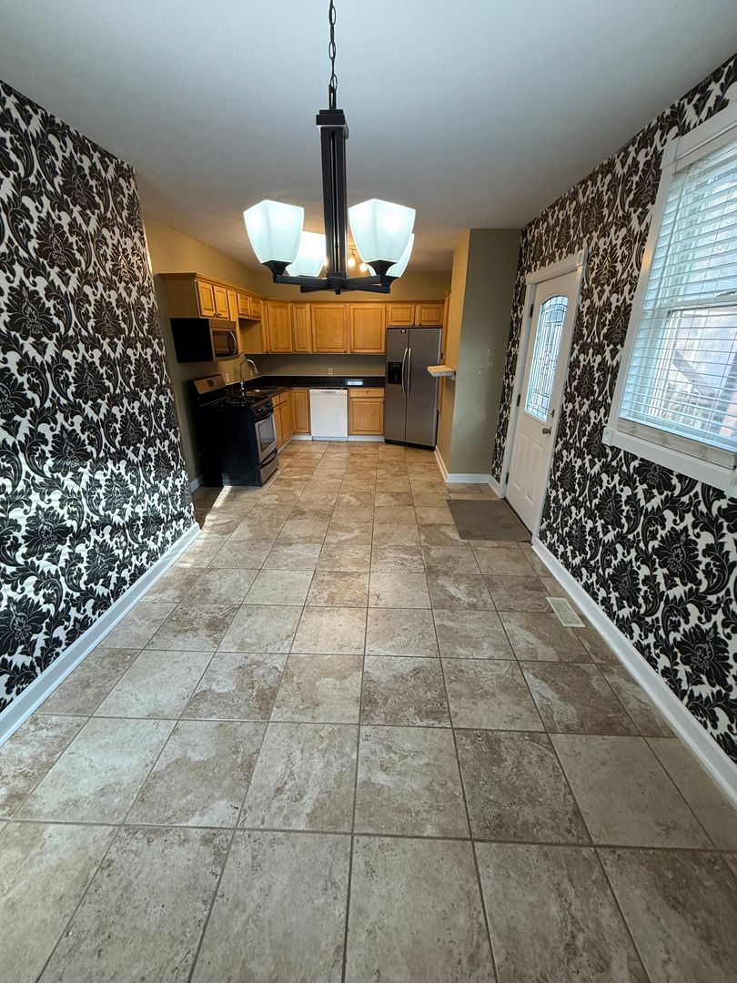 Lexington Apartment: 711 W Maxwell Street