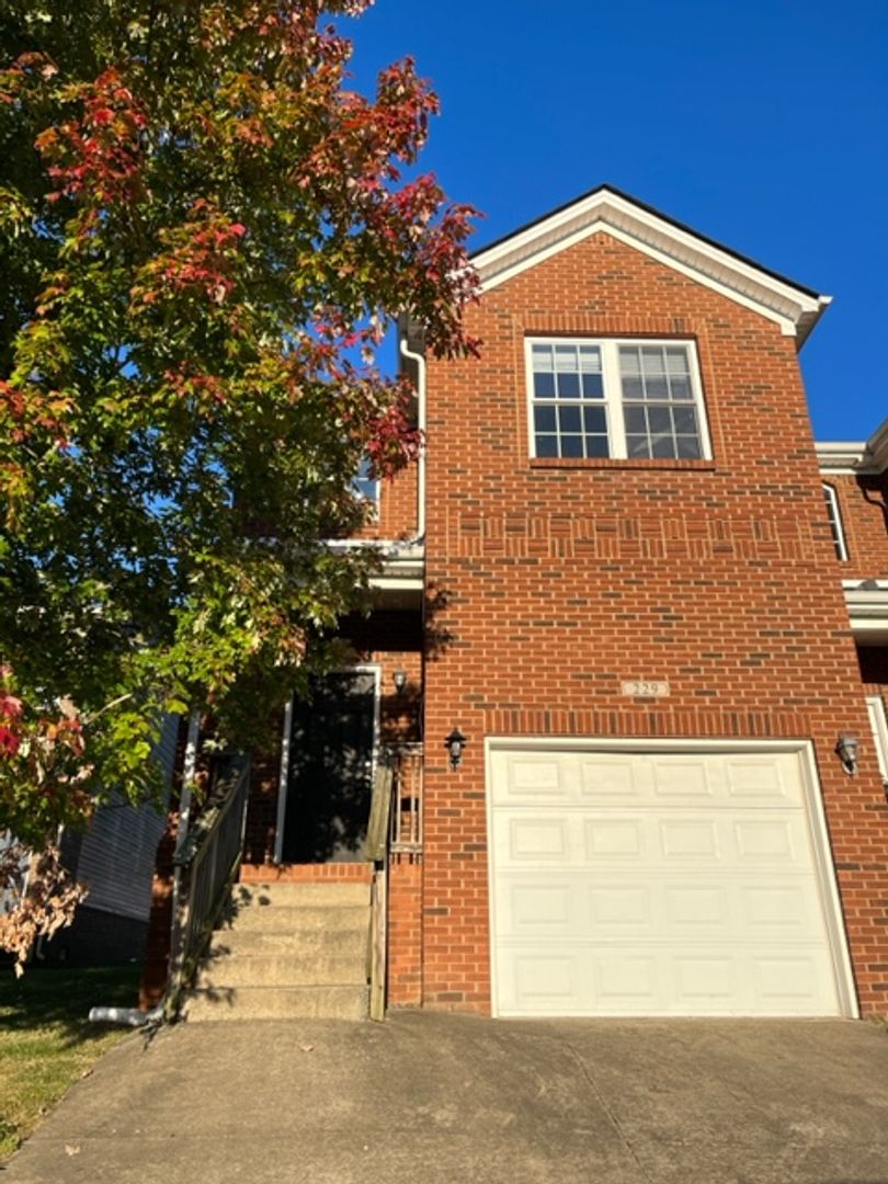 Nicholasville House: 229 Ridgewood Drive