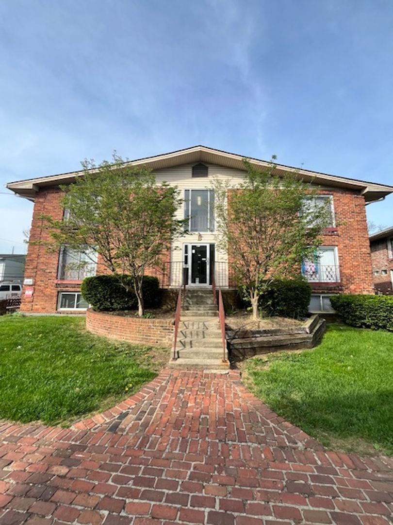 Lexington Apartment: 1708 Jennifer Road