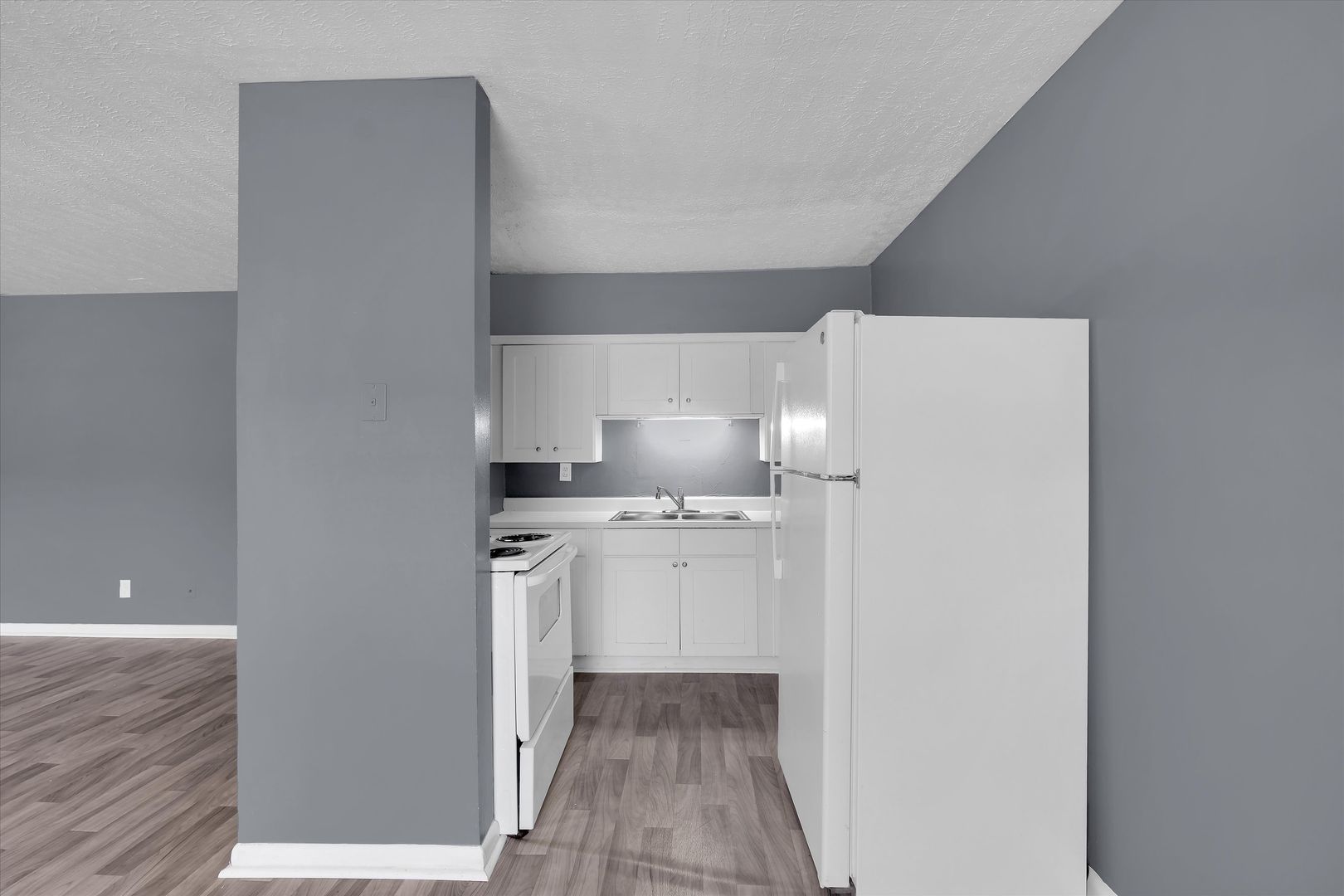Louisville Apartment: 421 Poplar Level Court - 412