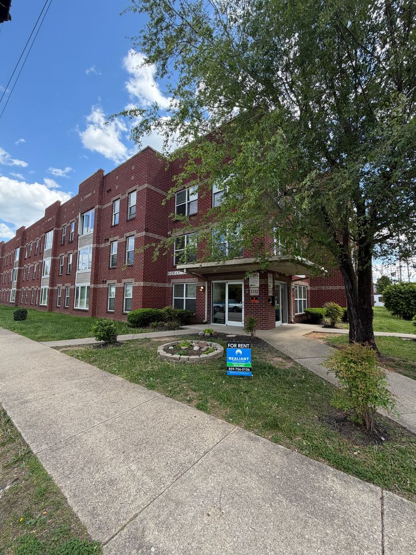 Louisville Apartment: 2132 Rowan Street - 105