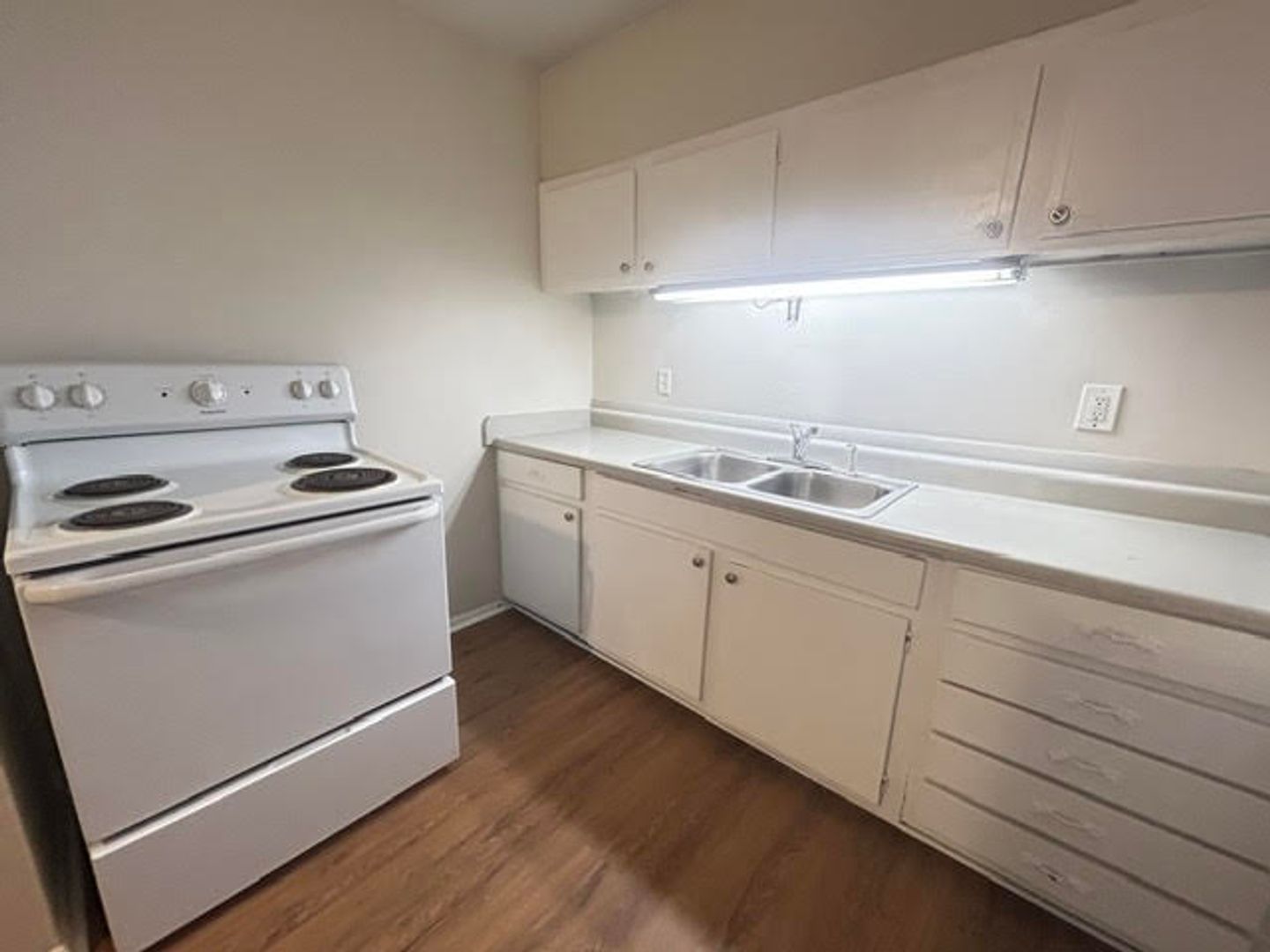 Louisville Apartment: 421 Poplar Level Court - 206