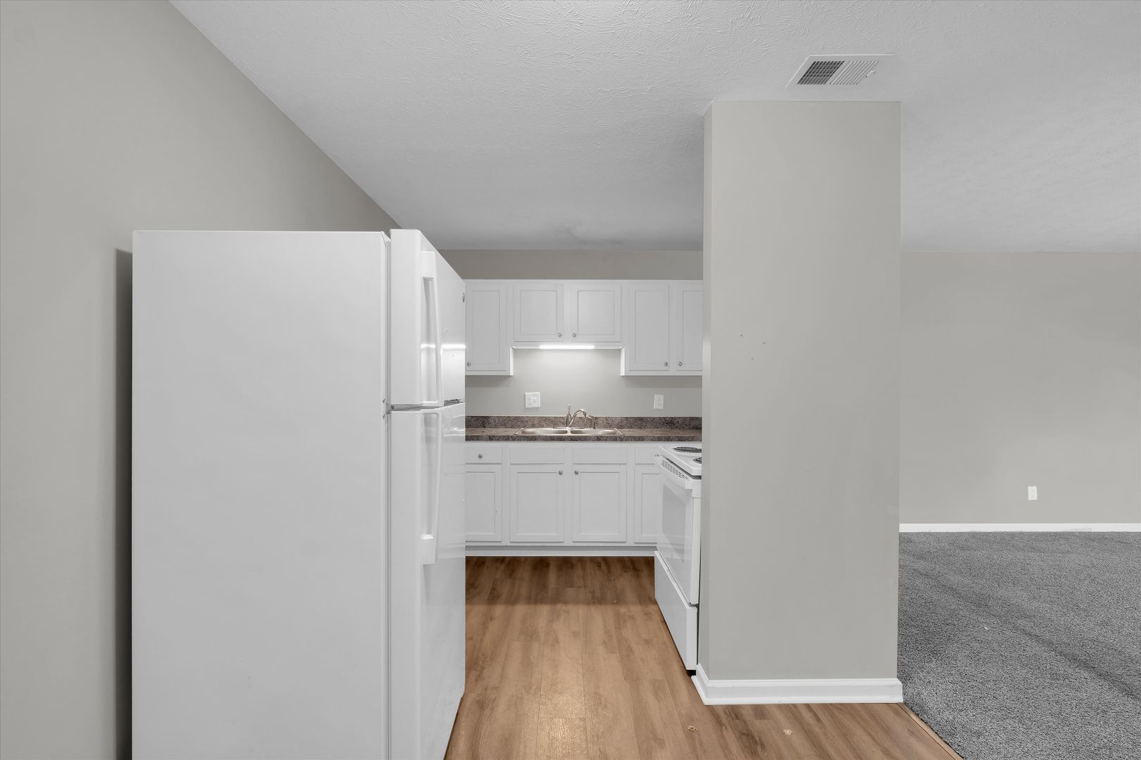 Louisville Apartment: 421 Poplar Level Court - 415