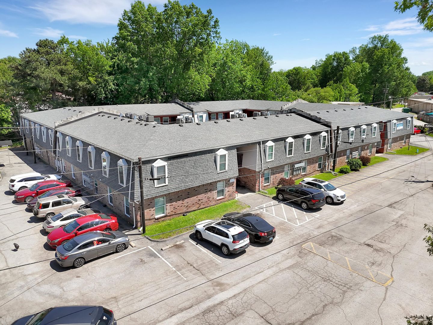Louisville Apartment: 421 Poplar Level Court - 310