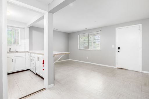 Excellent N. Linden Location- Spacious 1BR Apt.! – photo 1