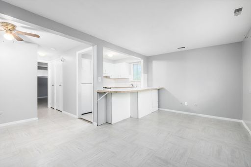 Excellent N. Linden Location- Spacious 1BR Apt.! – photo 1