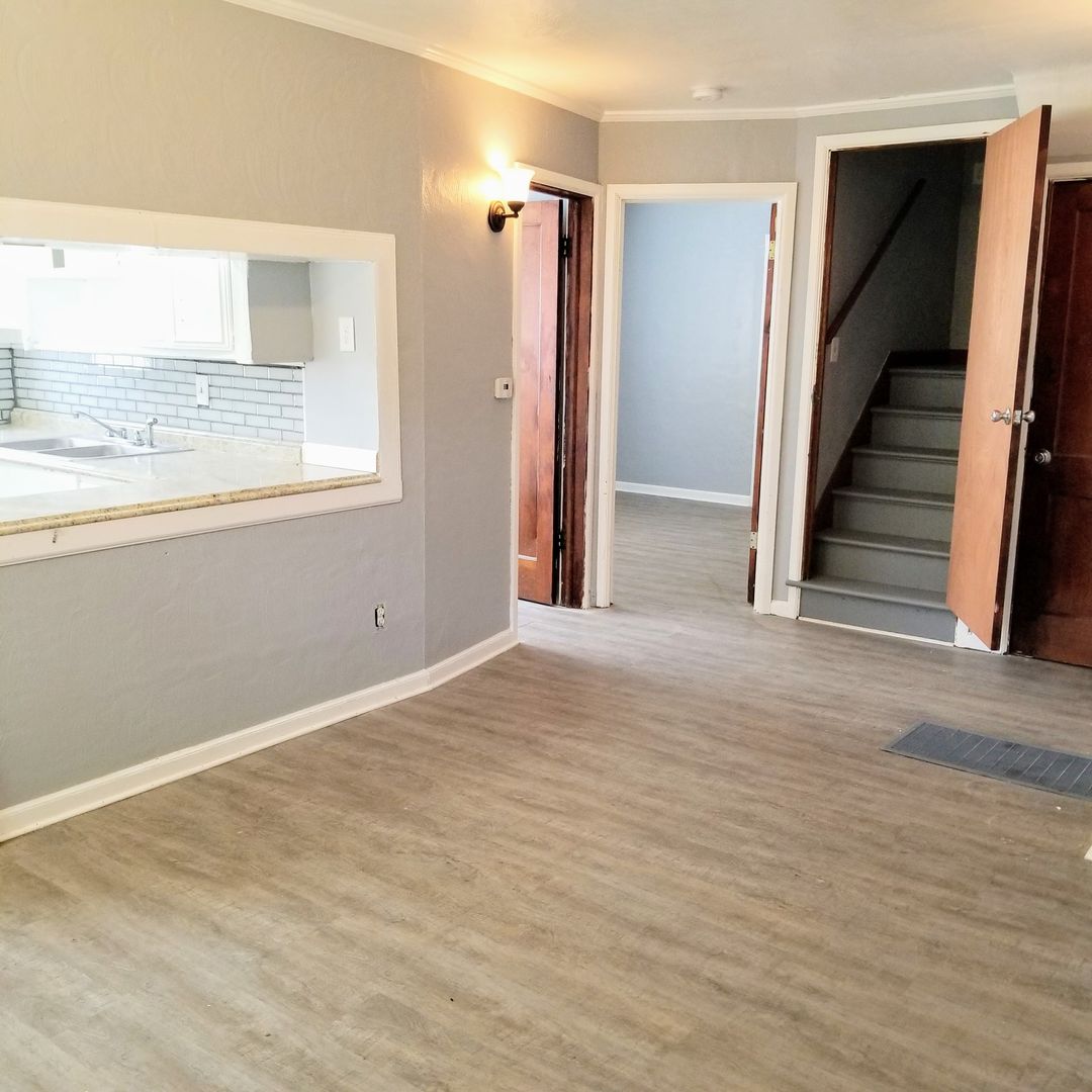 Columbus Apartment: 396-398 South Powell Avenue