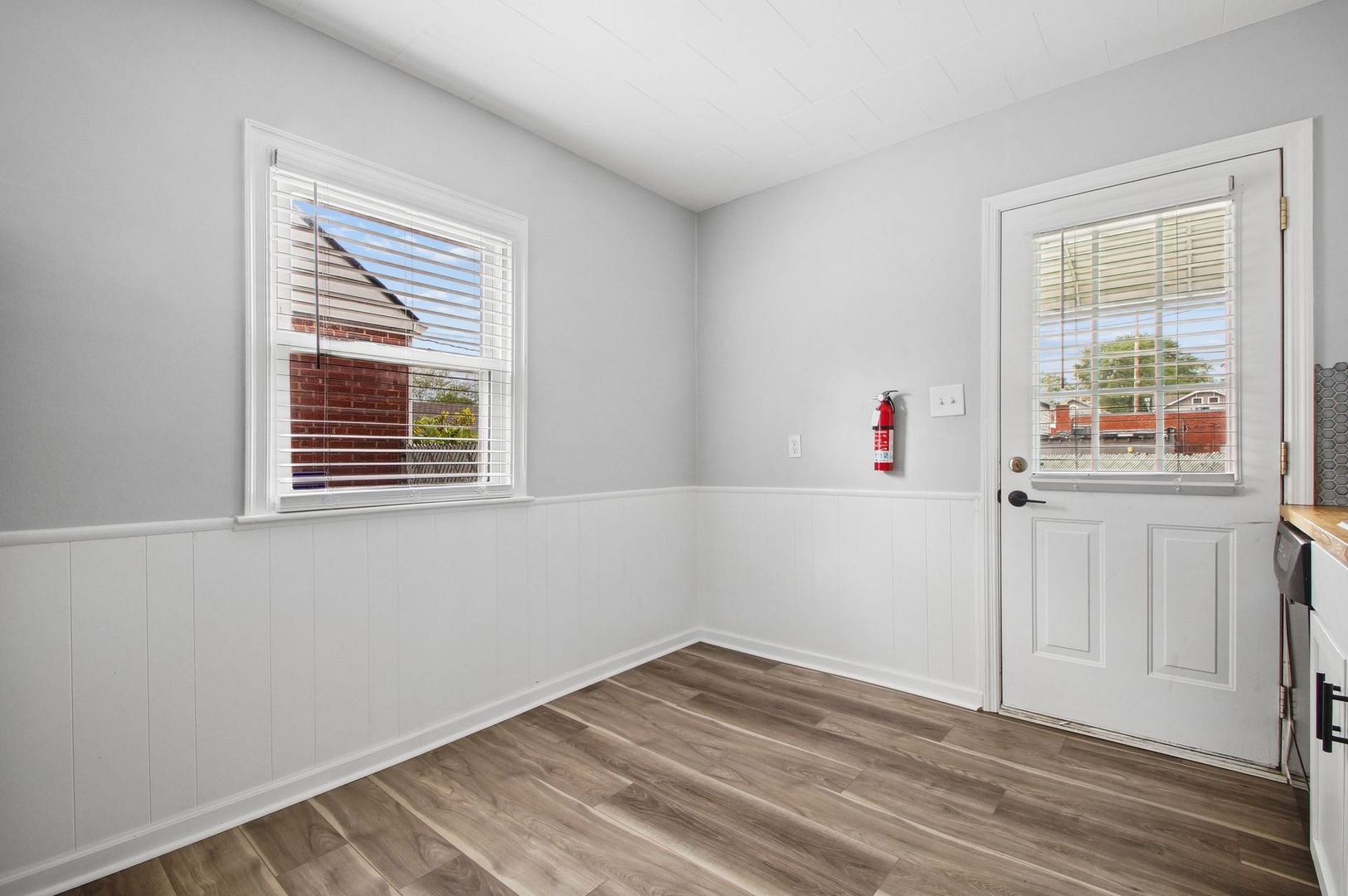 3010 Woodbine Place 3 of 11