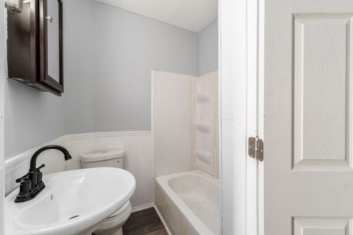 Renovated 2BR Lancaster Apartment!