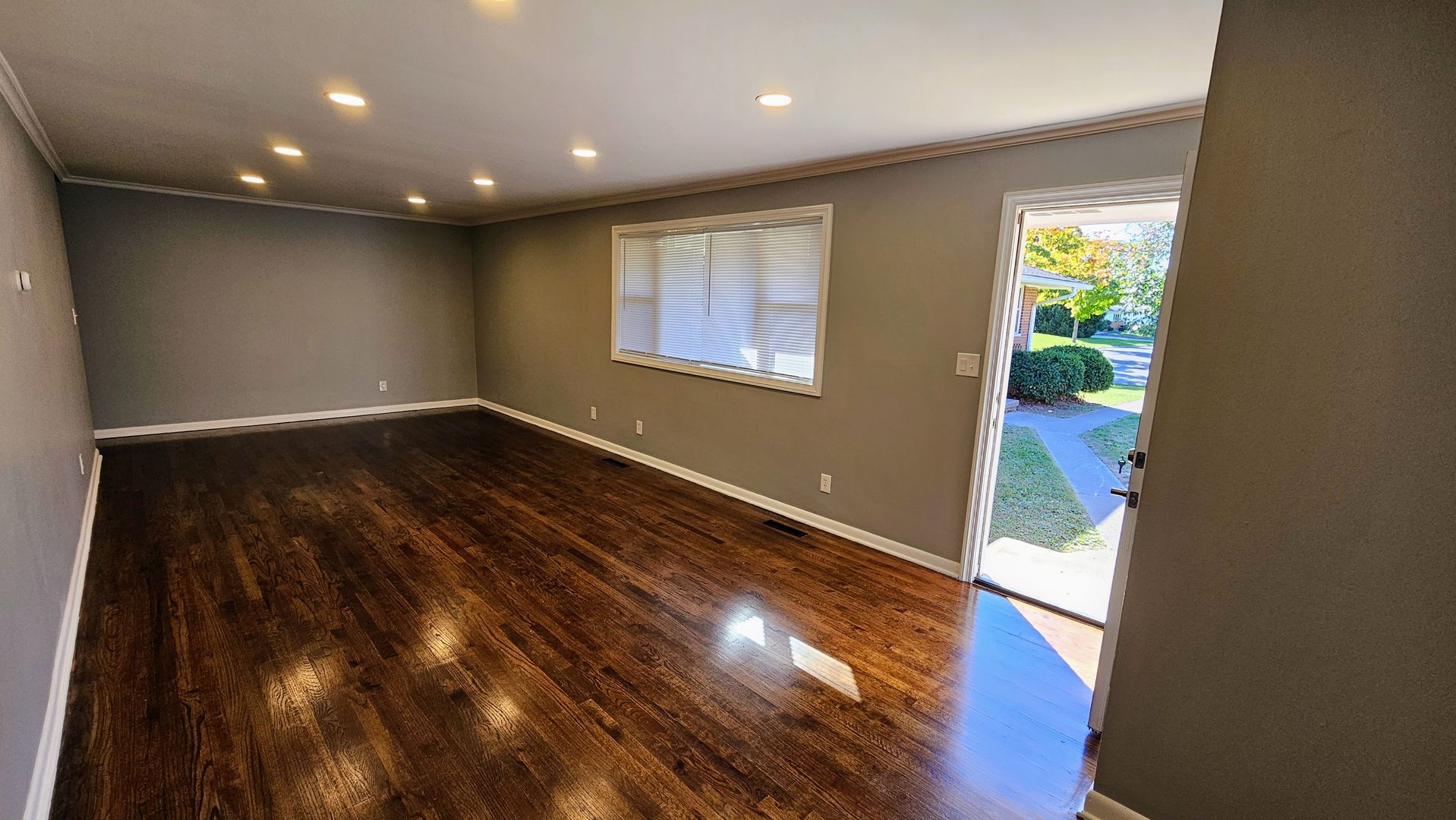 Worthington Apartment: 1168-1174 Eastfield Road