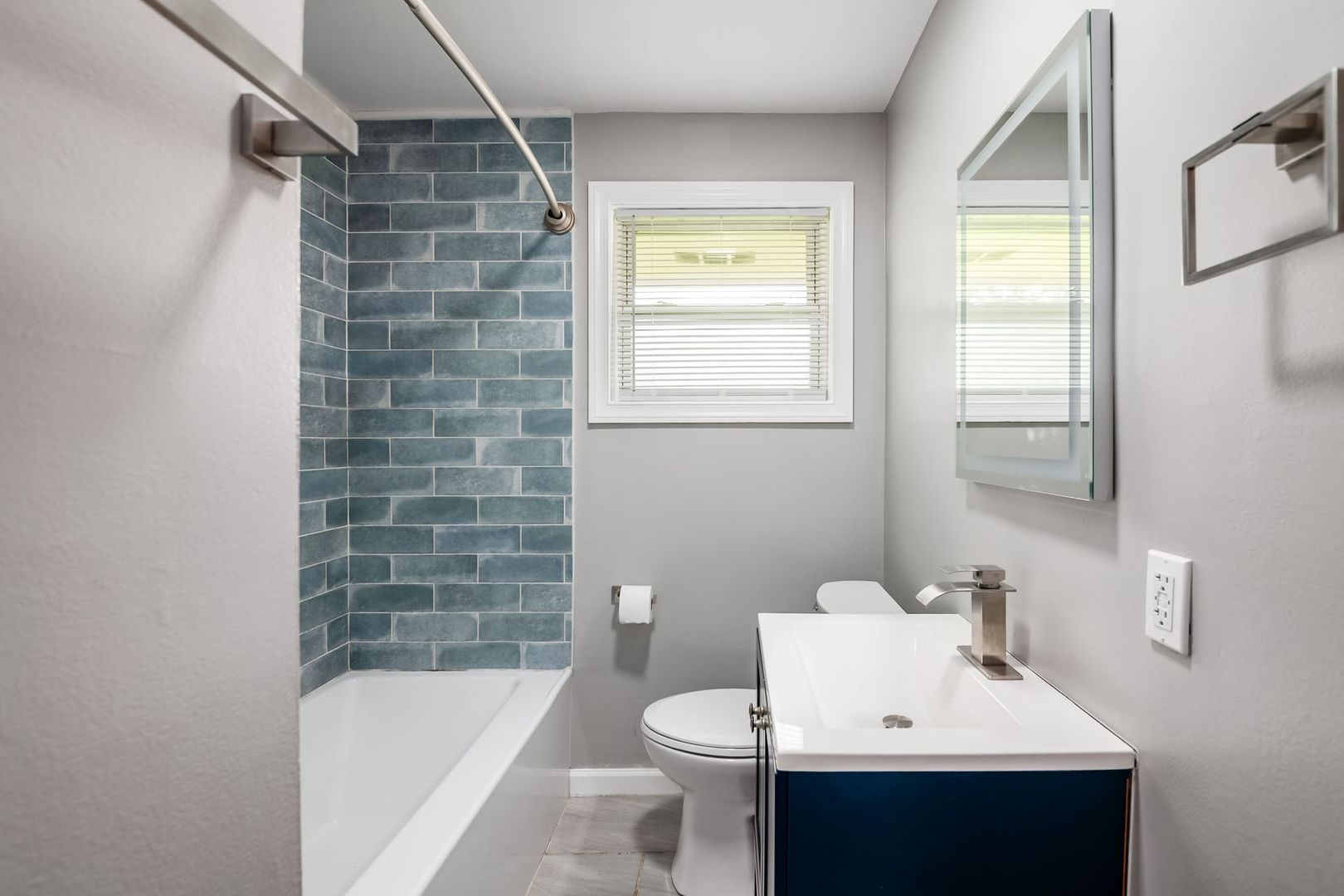 Worthington Apartment: 1168-1174 Eastfield Road