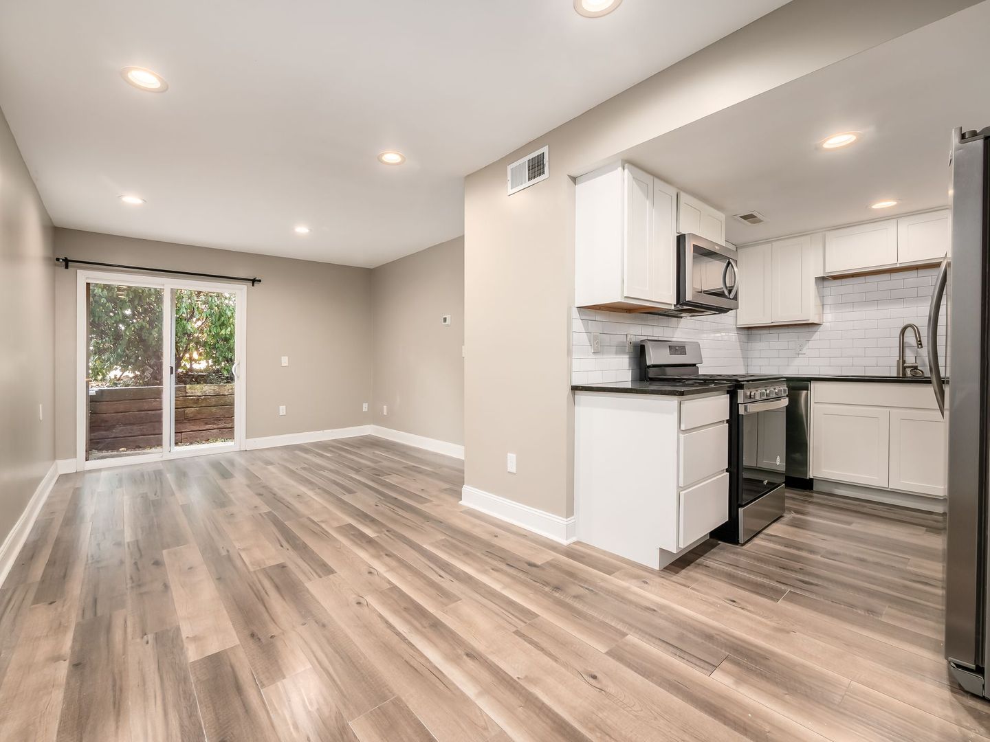 Columbus Apartment: 45 Governor Pl