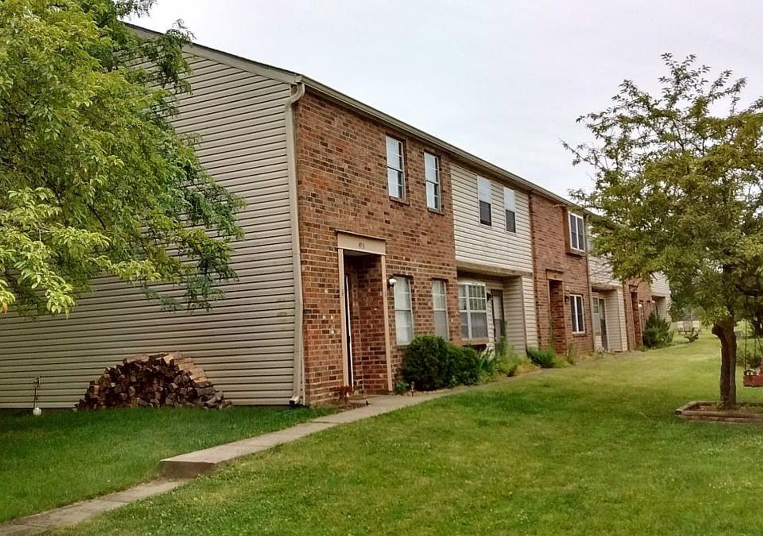 Columbus Apartment: 4827 & 4829 Farber Row