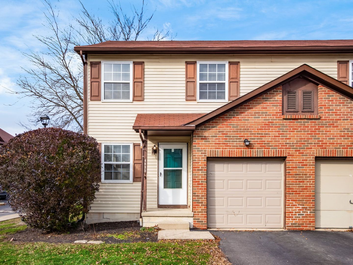 Hilliard Apartment: 4835 & 4837 Duke Phillip Dr.