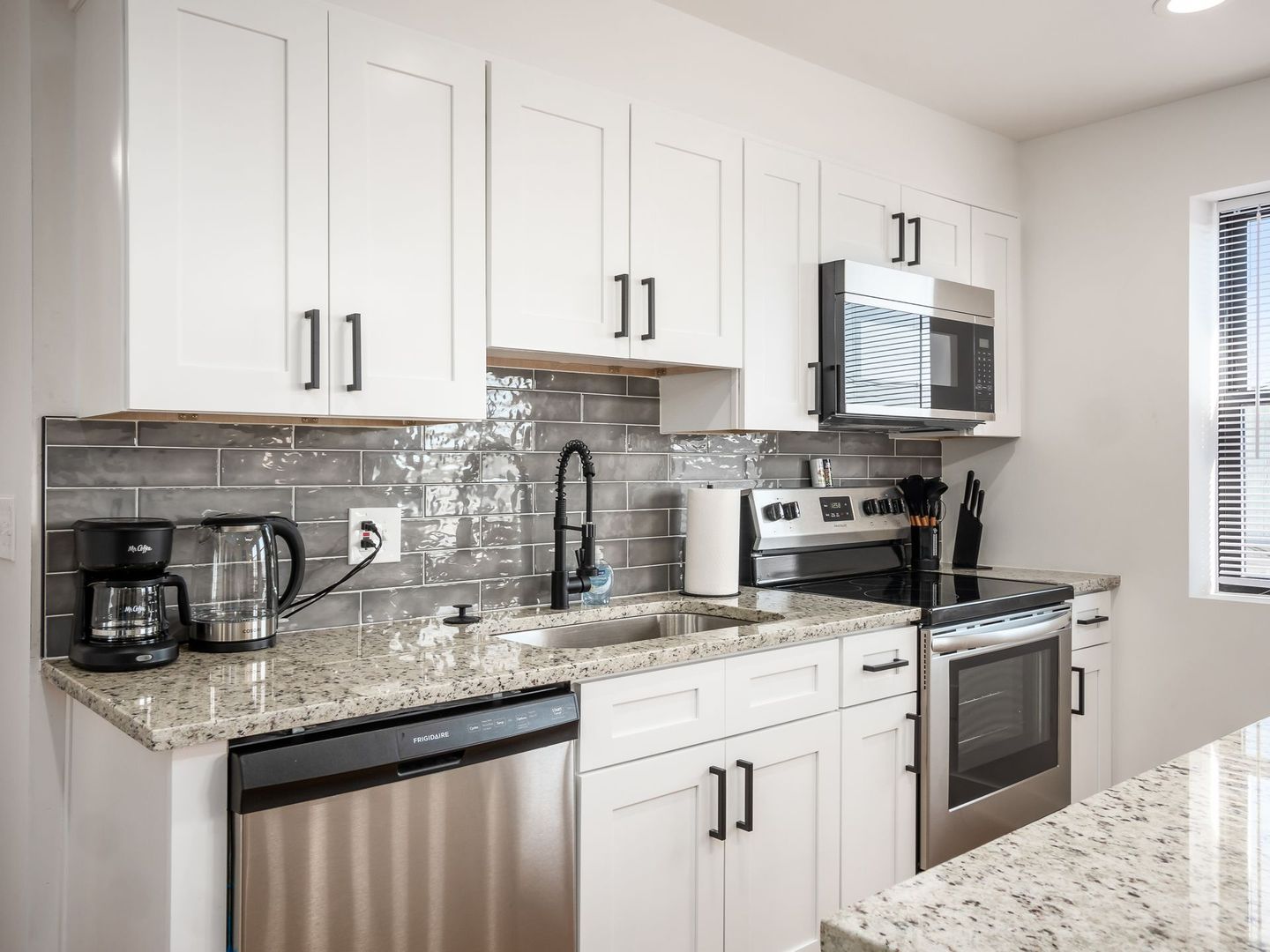 Columbus Apartment: 1656 E. Livingston Ave. - Apt #11