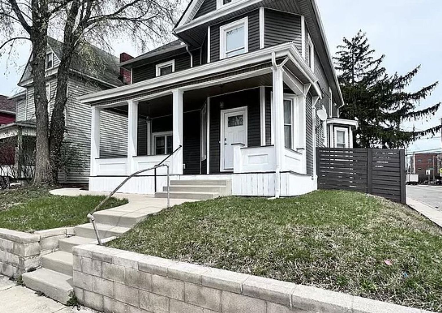 Columbus Apartment: 166-170 Dakota Ave