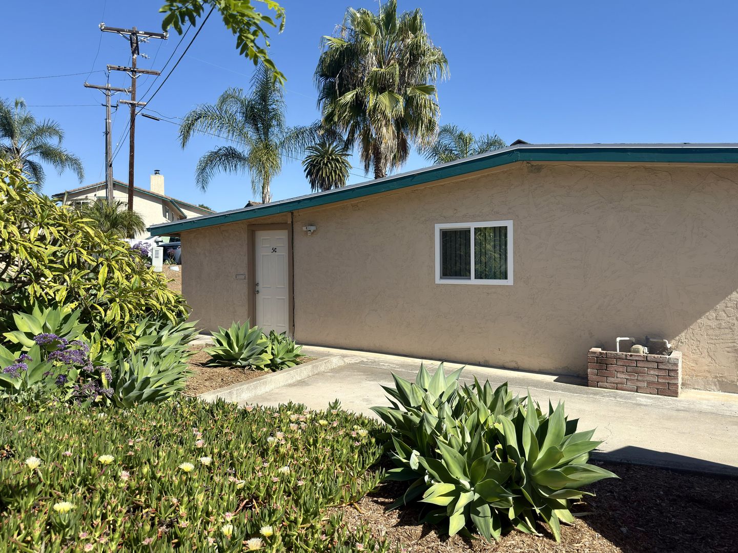 Vista Apartment: 693 Hillside Terrace