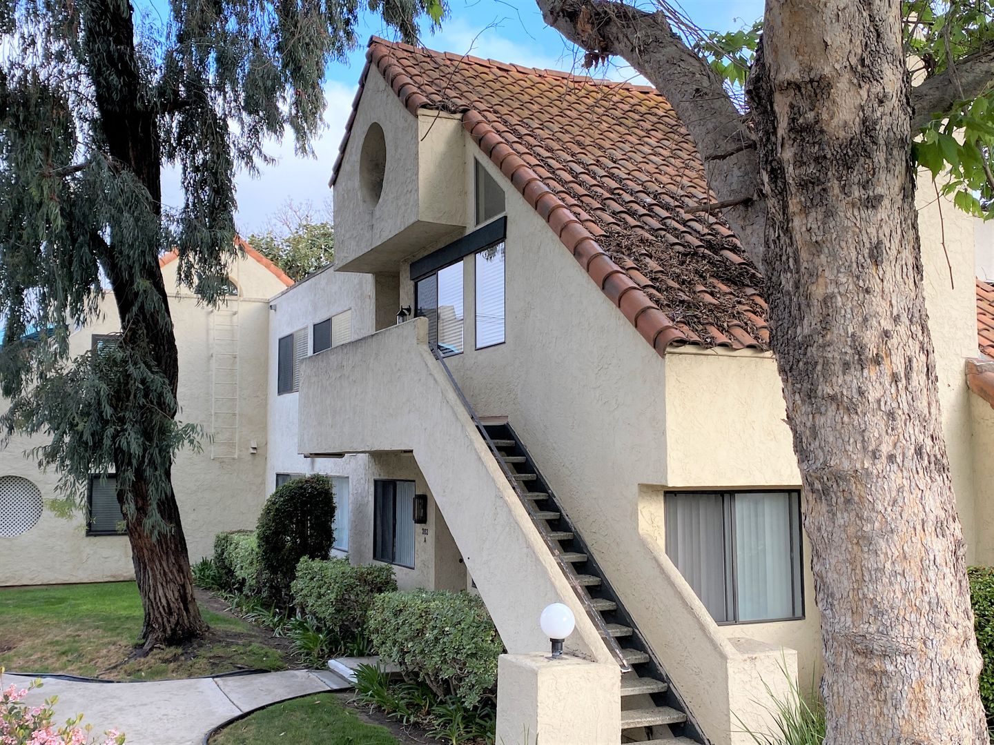 Vista Condo: 363-B N. Melrose Drive