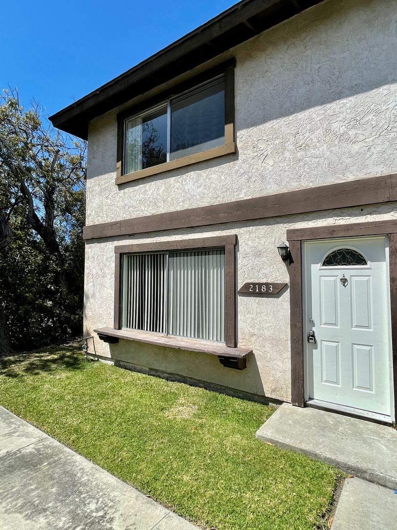 Oceanside Townhome: 2183 Via Robles