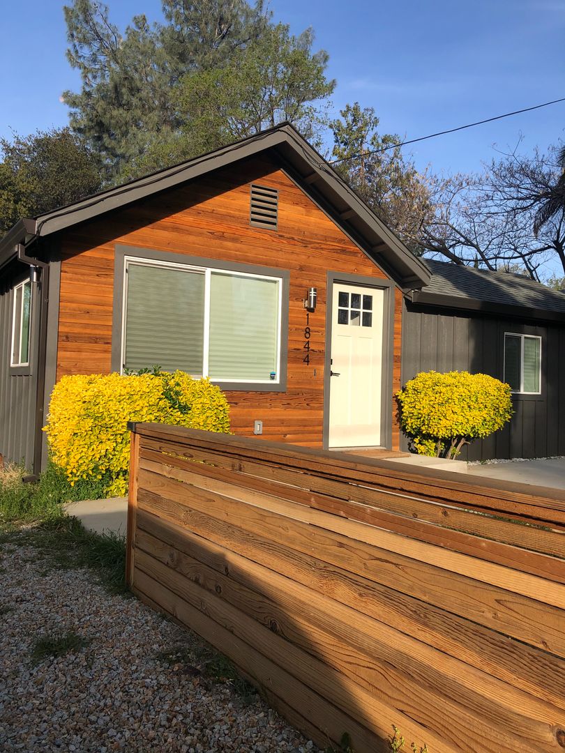 Shasta Lake House: 1844 Oregon Avenue