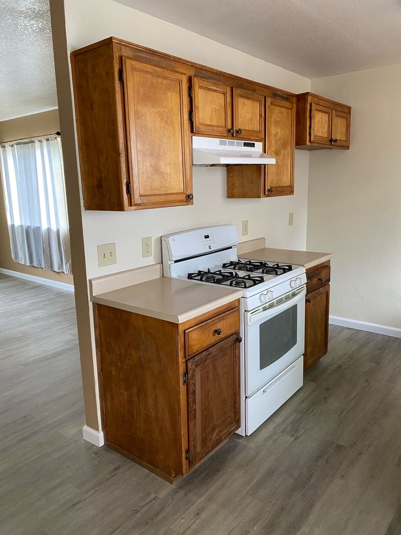 Shasta Lake House: 1149 North Blvd.