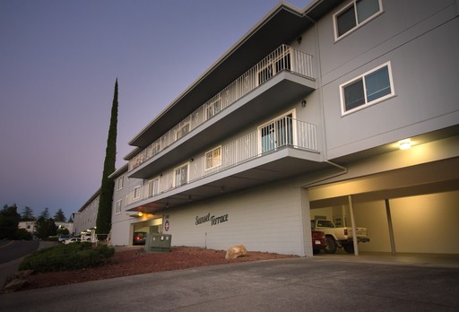 LUXURY PET FRIENDLY APARTMENT WITH A BALCONY!! – photo 1