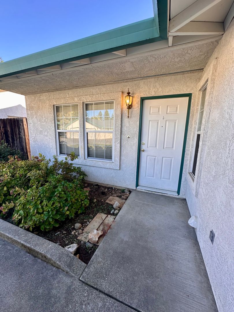 Redding Apartment: 814-816 Cally Court