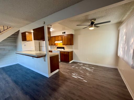 *MOVE IN SPECIAL- $500 OFF FIRST MONTHS RENT* 2 BEDROOM 1 BATH TOWNHOUSE IN THE ENTERPRISE AREA – photo 1