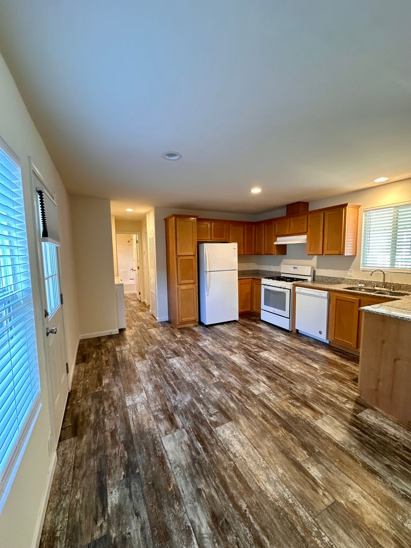 Redding Apartment: 19555 Tunnel Road