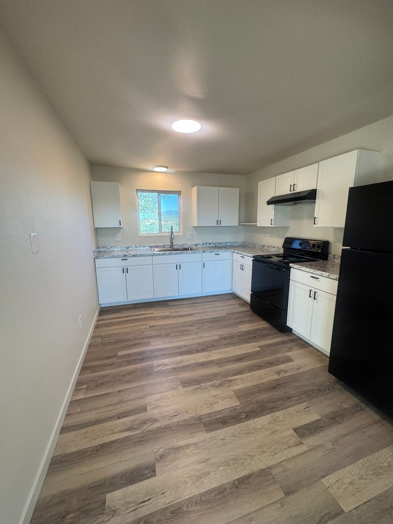Redding Apartment: 140 Masonic Ave