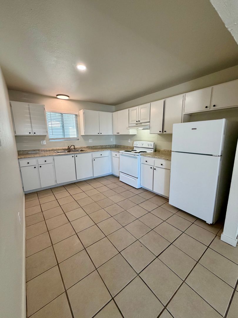 Redding Apartment: 140 Masonic Ave