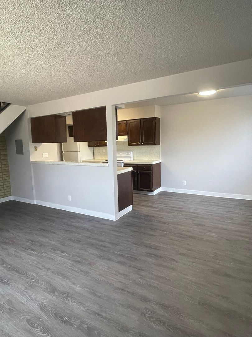 Redding Apartment: 3260, 3276, 3306 Alexander Drive