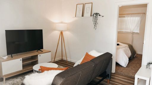 FULLY FURNISHED RENTAL – CUTE 2ND FLOOR APARTMENT – photo 1