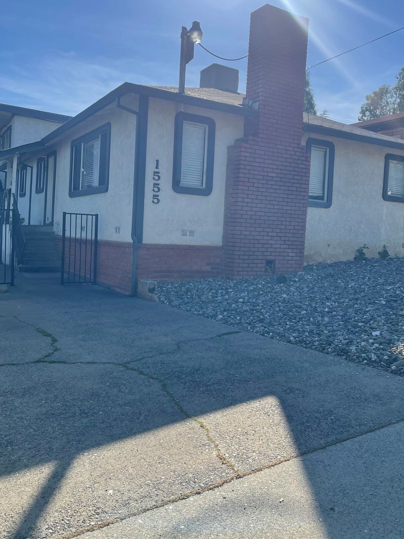 Redding Apartment: 1555 Olive Avenue