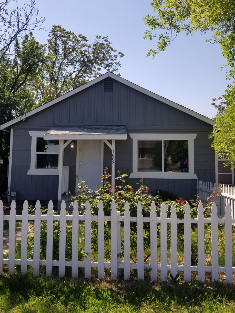 Redding House: 1803 Henry Avenue