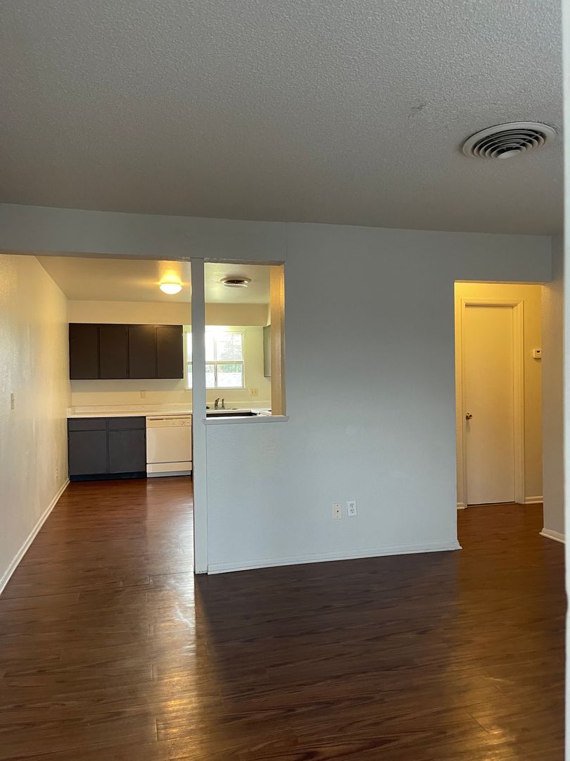 Redding Apartment: 1295 Downard Lane