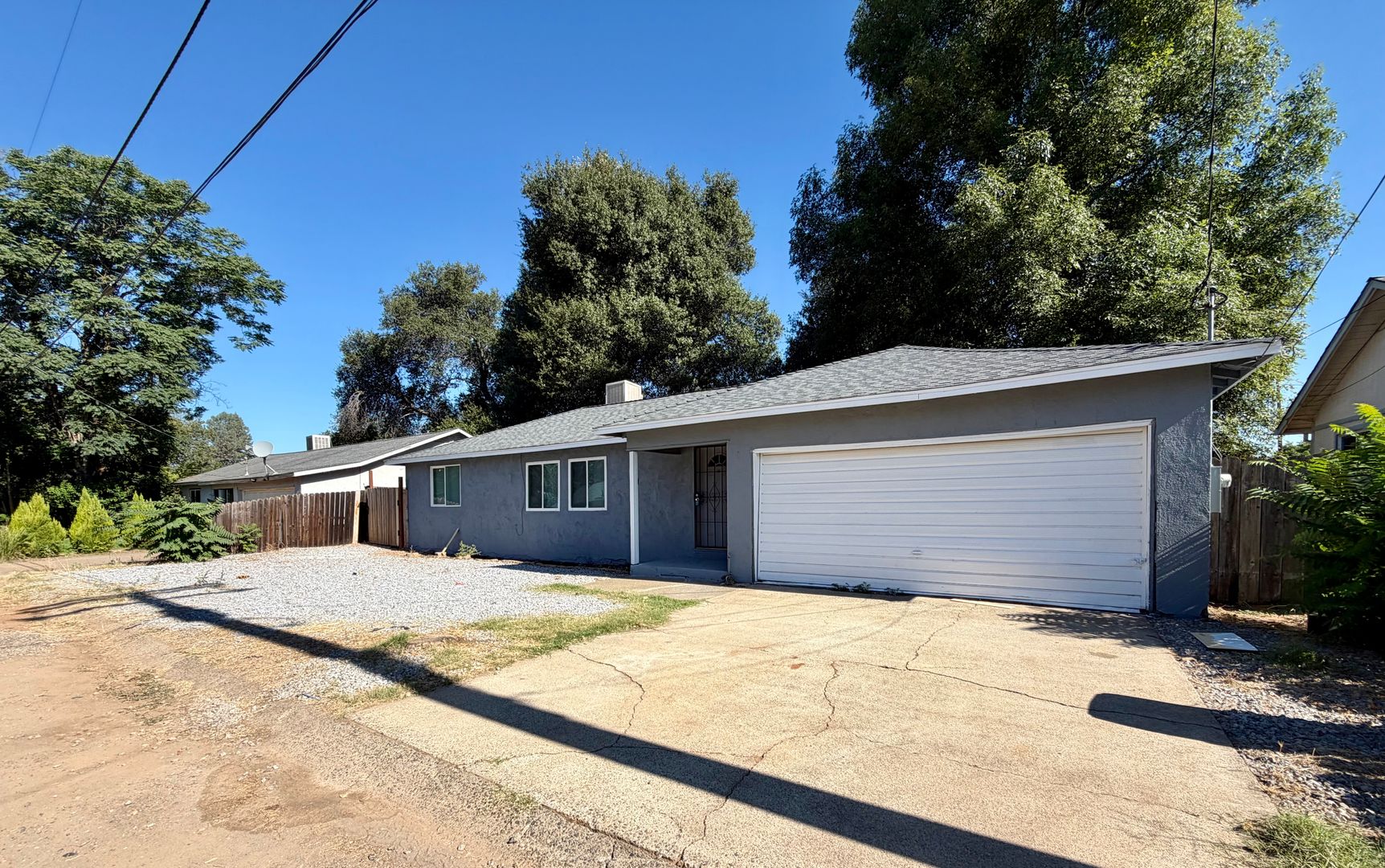 Redding House: 930 De Moll Drive