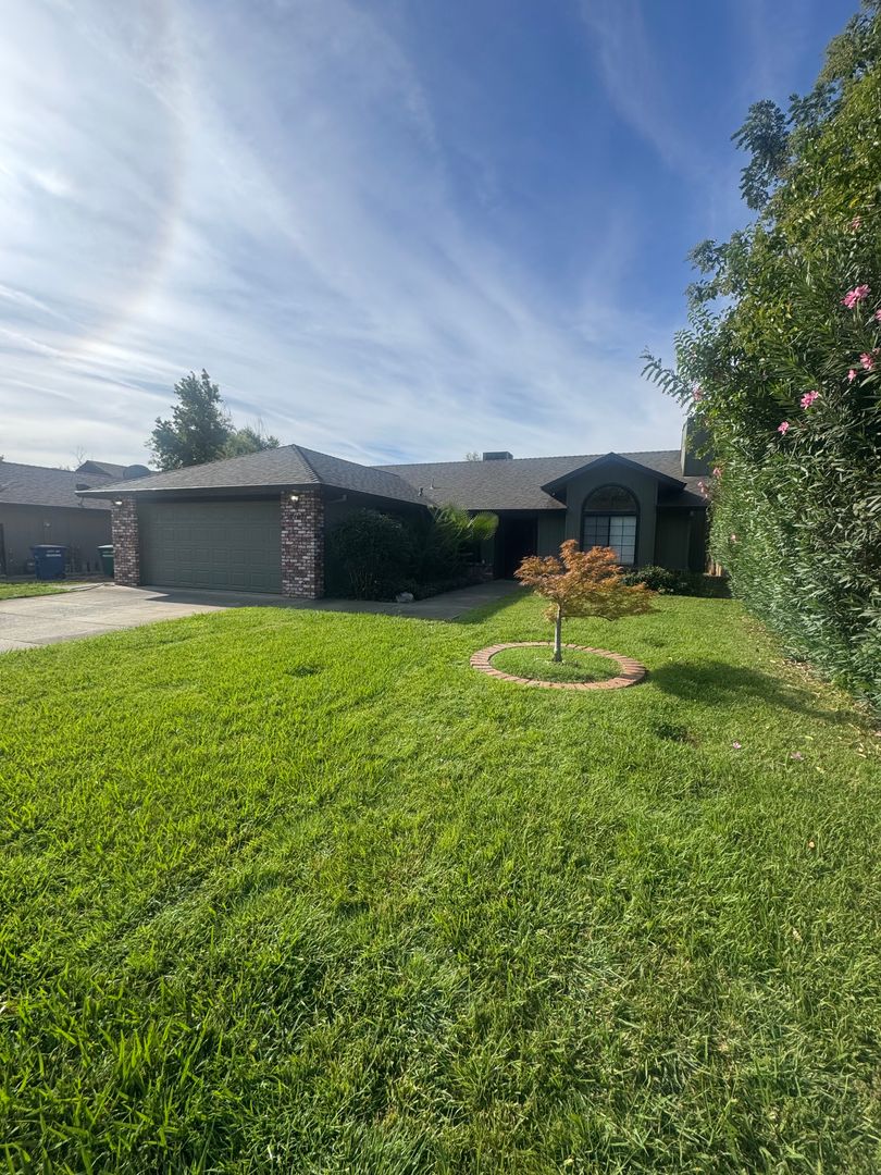 Redding House: 2409 Candlewood Drive
