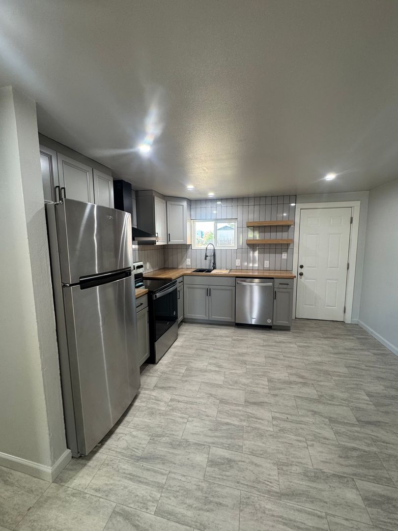 Redding House: 3377 E. Keswick Dam Rd