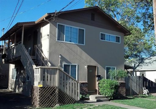 DOWNSTAIRS 2 BED 1 BATH UNIT NEAR DOWNTOWN – photo 1