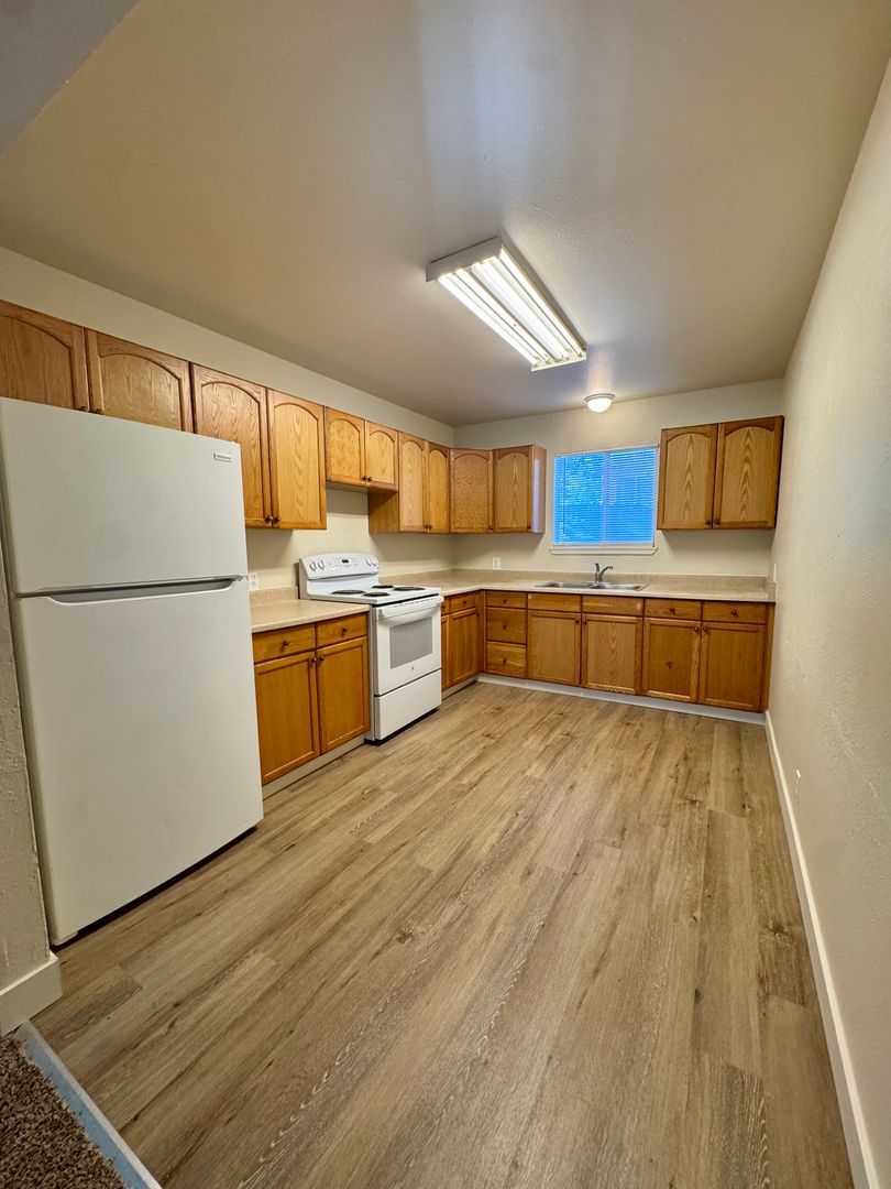 Redding Apartment: 1114 Orange Avenue