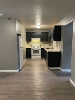 3 BED / 1 BATH UPSTAIRS APARTMENT FOR RENT – photo 1