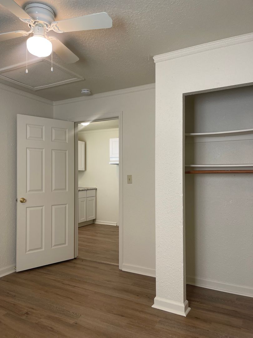Shasta Lake Apartment: 1864 Cascade Boulevard