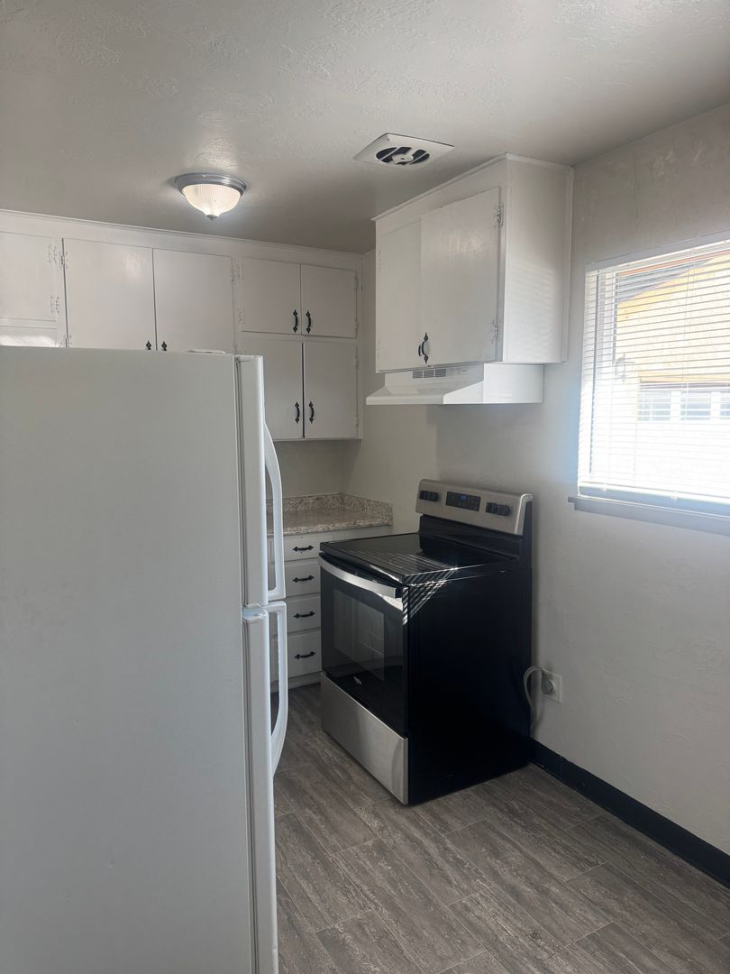 Redding House: 2851 Reservoir Lane