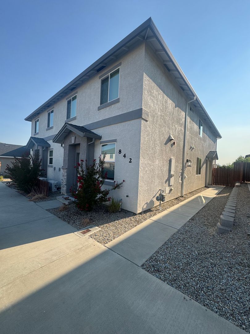 Redding Apartment: 842 Mission De Oro Drive