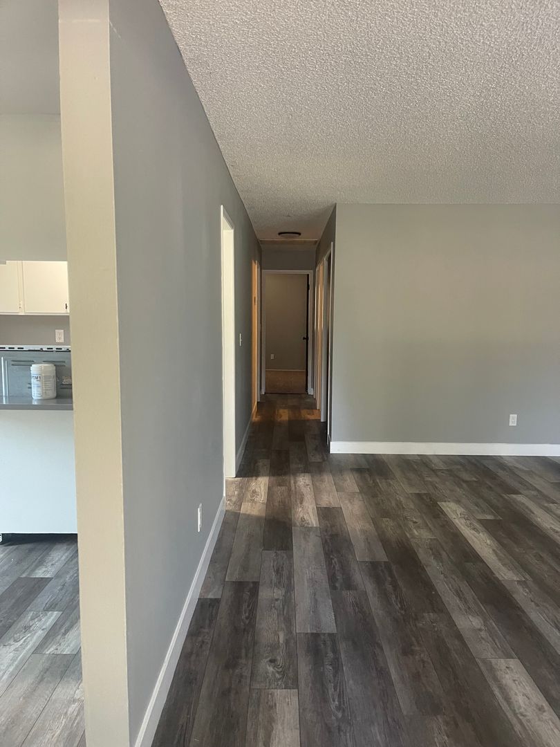 Shasta Lake House: 4626 Red Bluff Street