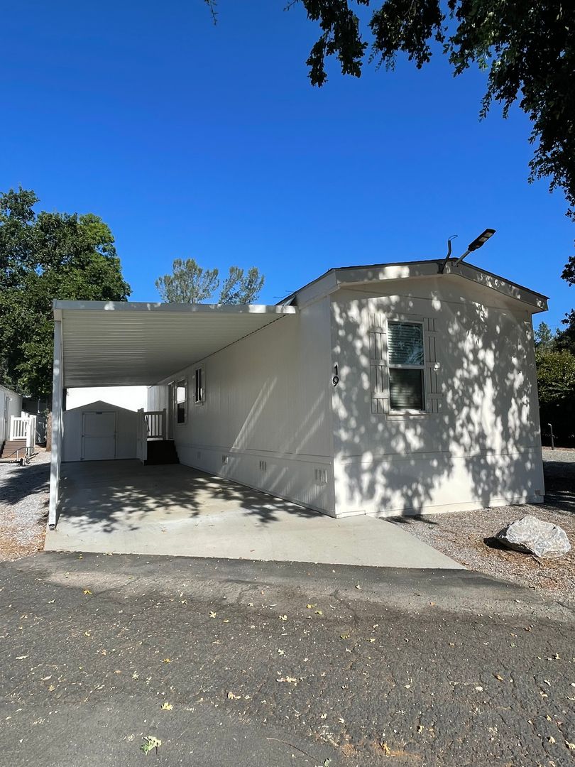 Redding Apartment: 19555 Tunnel Road