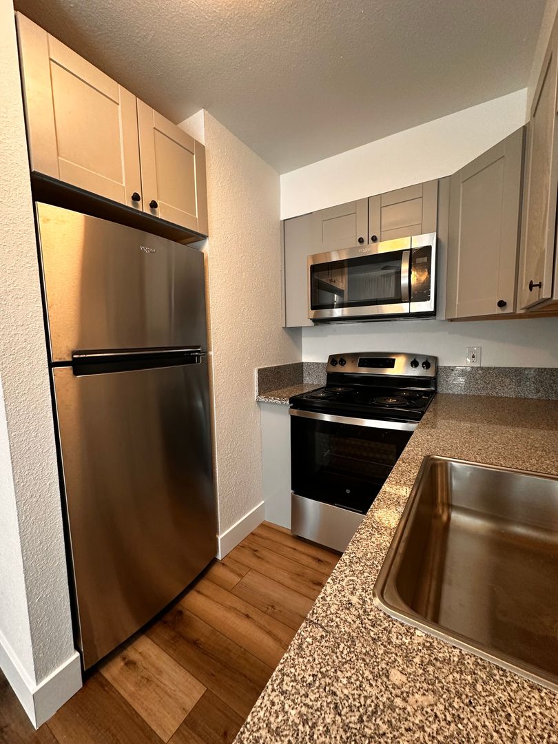 Redding Apartment: 225 Boulder Creek Drive