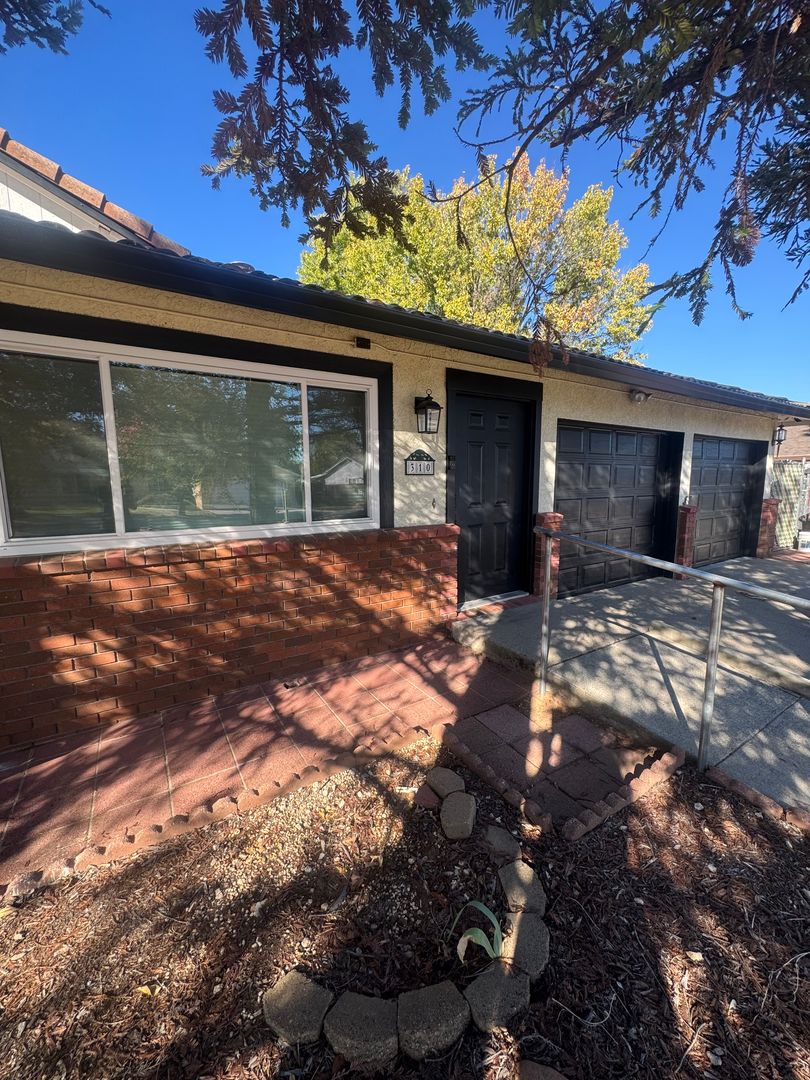 Redding House: 310 Woodhill Drive