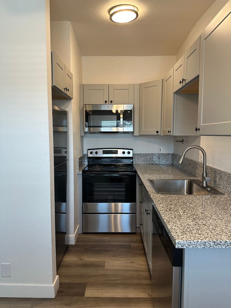 Redding Apartment: 272 Boulder Creek Drive